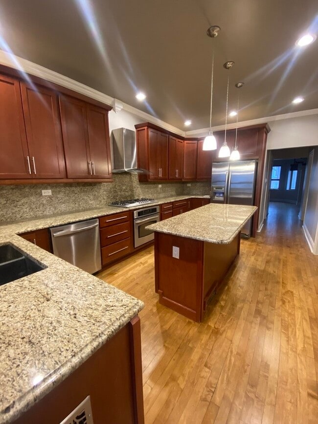 Photo - 2825 N Hamlin Ave Unit 1