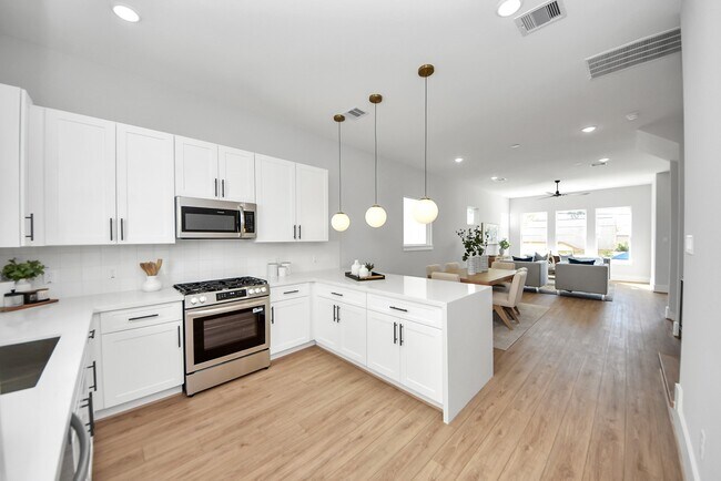 Photo - 4814 Cochran St