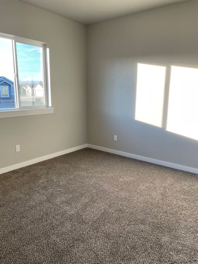 Photo - Single Level 4 Bedroom 2 Bathroom Home in Nampa