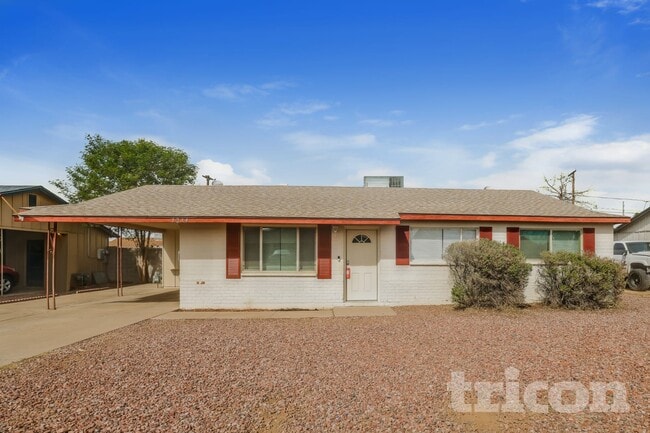Building Photo - 3234 W Larkspur Dr