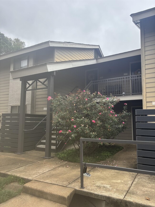 Building Photo - 1814 Birch Post Cove Unit 1