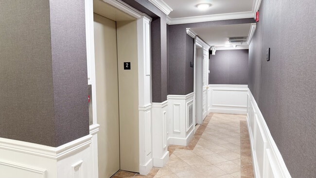 Pasillo - 325 Union Blvd