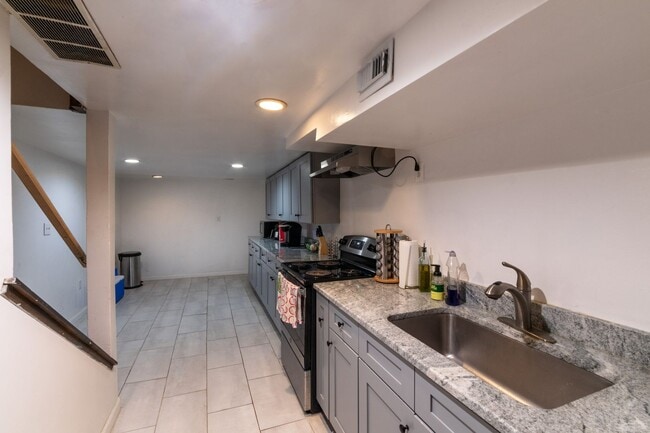 Photo - 2138 Mt Vernon St Unidad Rear