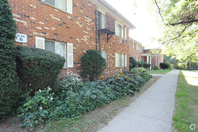 Oakwood Manor Apartments