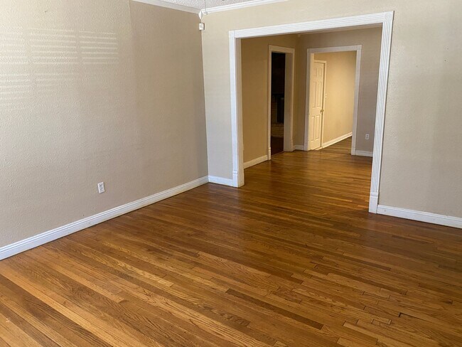 Photo - Pre-Leasing 3 bed 2 bath Move In Ready! Close to Texas Tech!!
