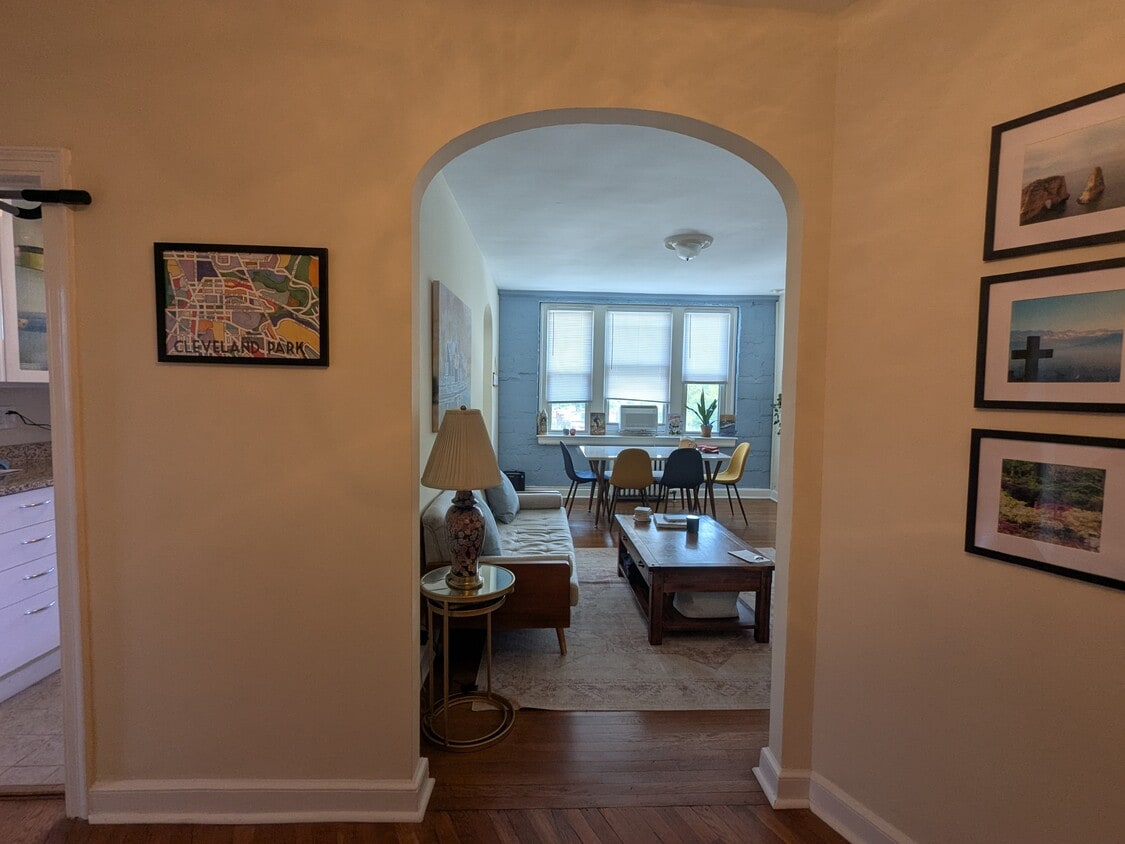 Unit entry - 4007 Connecticut Ave NW (Washington, DC)