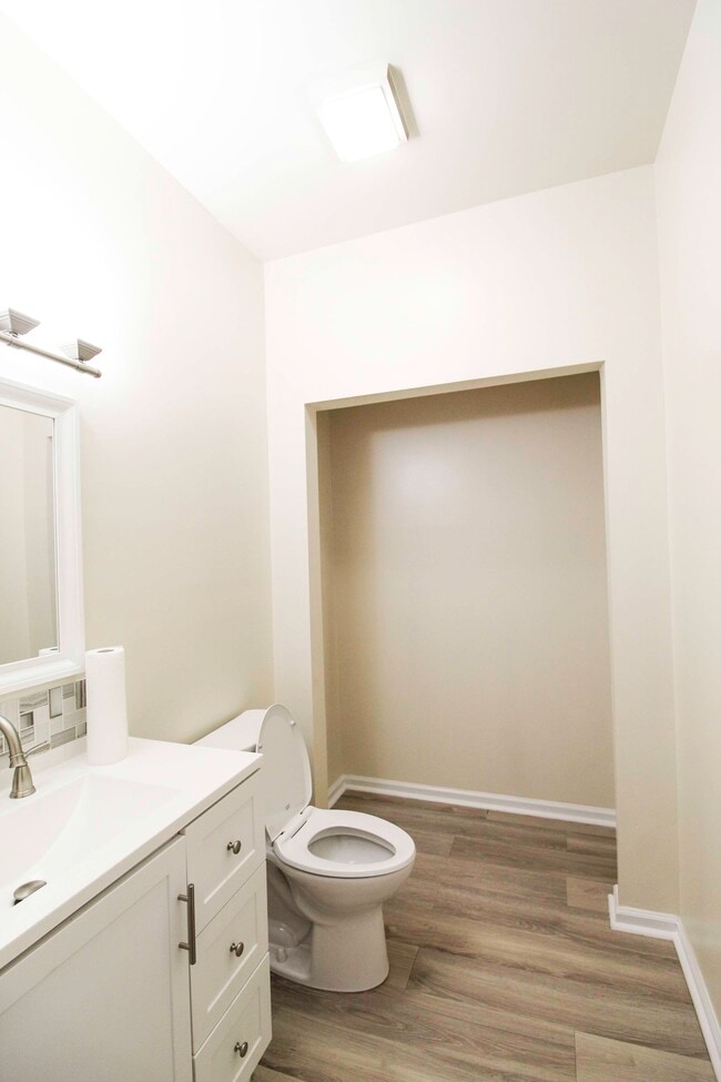 Photo - 507 W 4th St