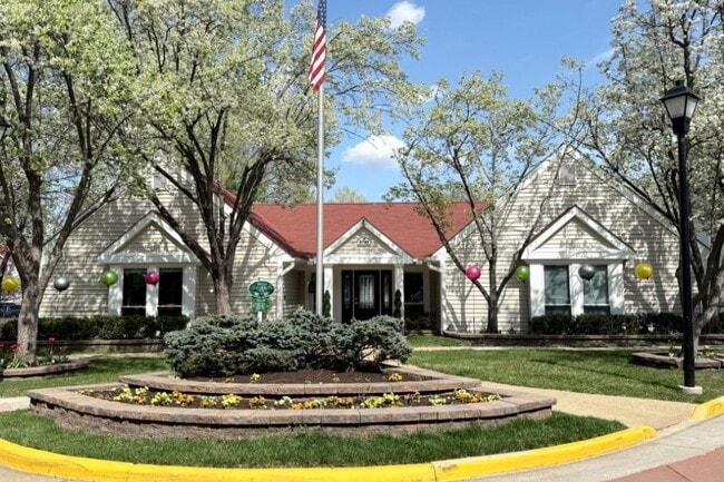 Building Photo - Oaks of Woodlawn