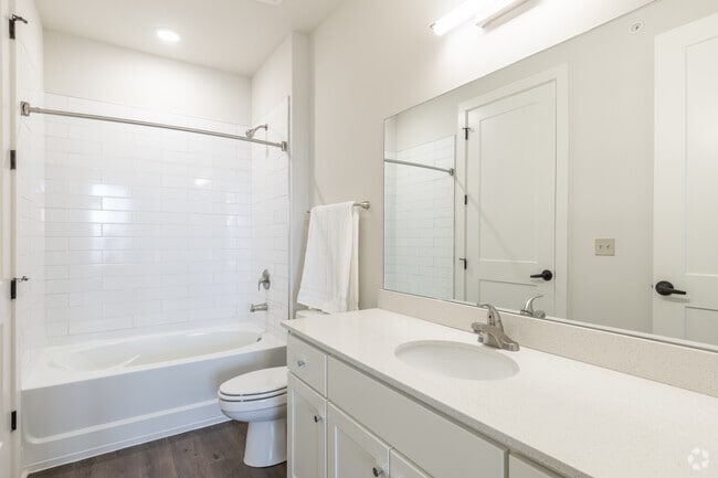 1BR, 1BA - 811 SF - Somerset - Cornerstone Apartments