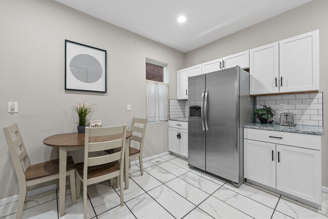 Photo - 536 Oakwood Ave