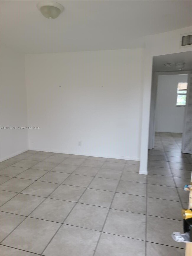Building Photo - 101 NE 41st St Unit E83 Rental
