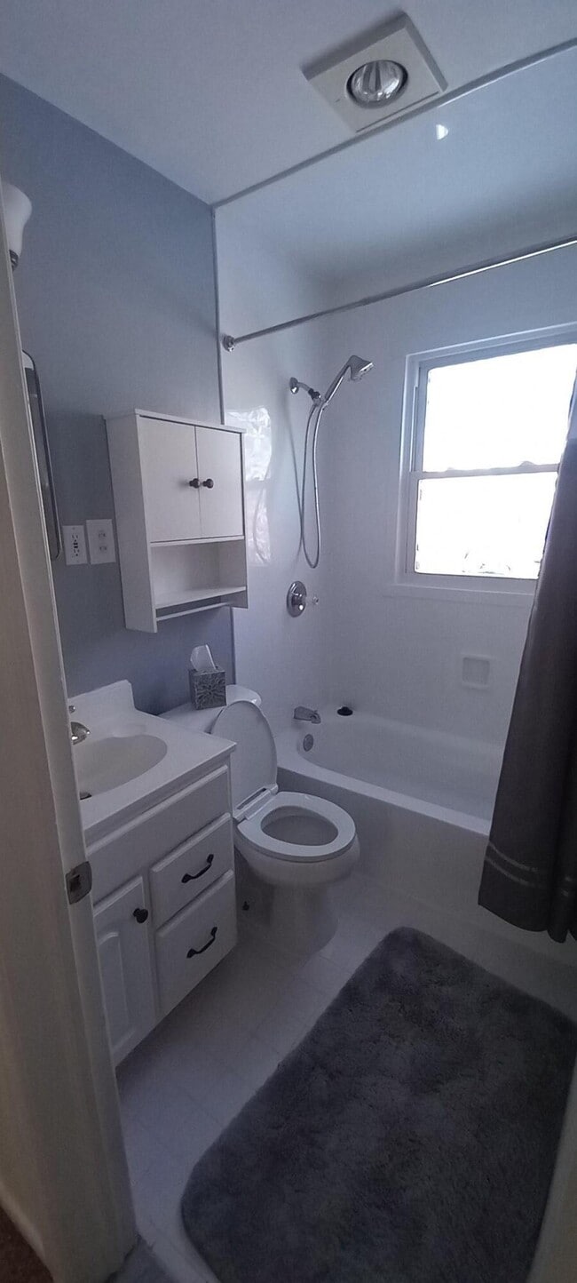 Photo - 17805 Roseville Blvd