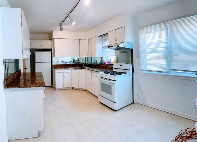 Photo - 6623 N California Ave Unidad 2