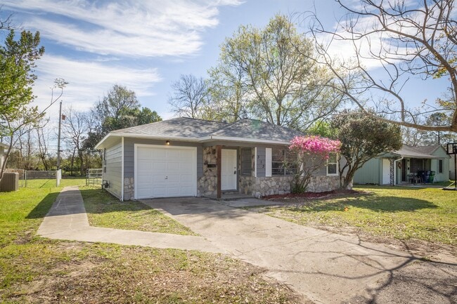 Photo - 313 Evans St