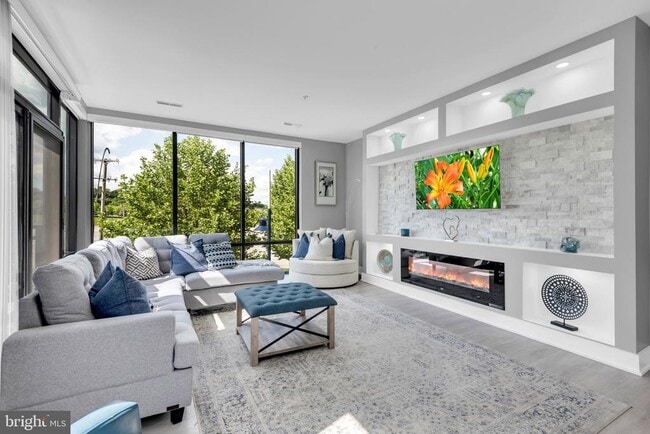 Building Photo - 145 Riverhaven Dr Unit 313