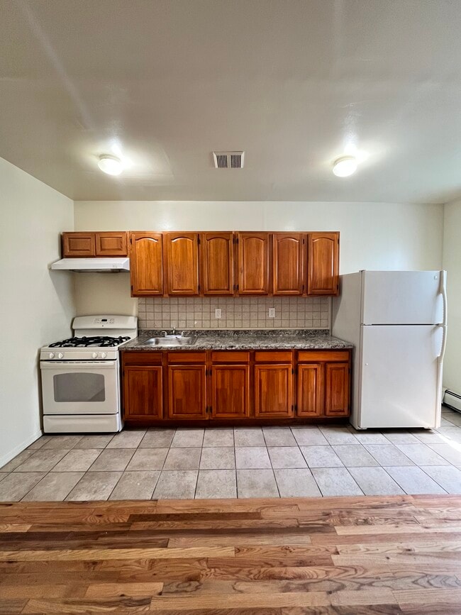Building Photo - 204 Union St Unit 13