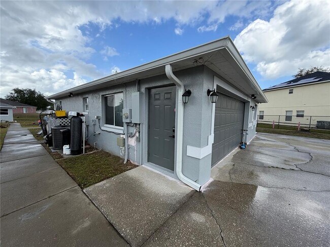 Photo - 305 Michigan Pl