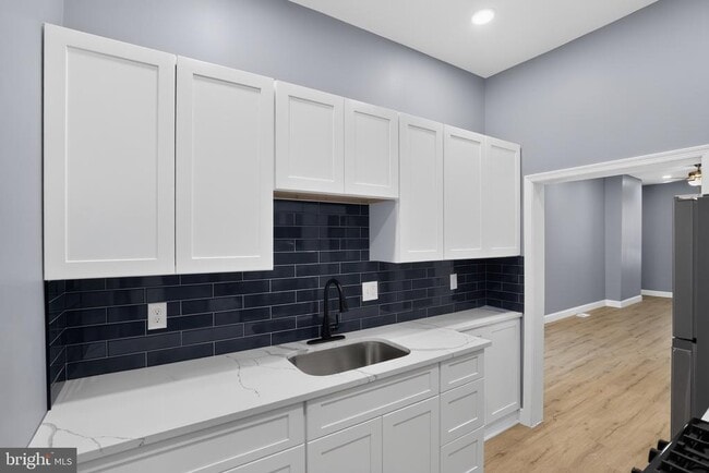 Photo - 3053 Janney St