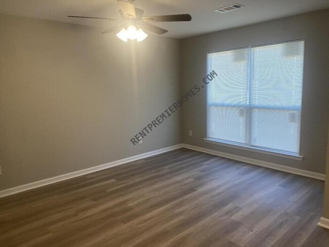 Photo - 1307 Lee Mac Dr