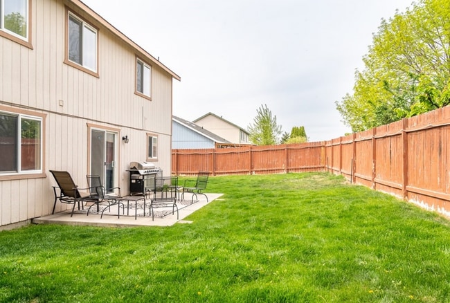 Photo - Large 4 Bedroom 2.5 Bathroom Pet Friendly ...