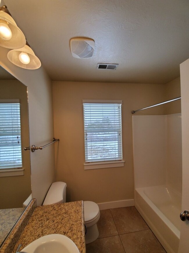 Photo - 1049 Quarry View Way