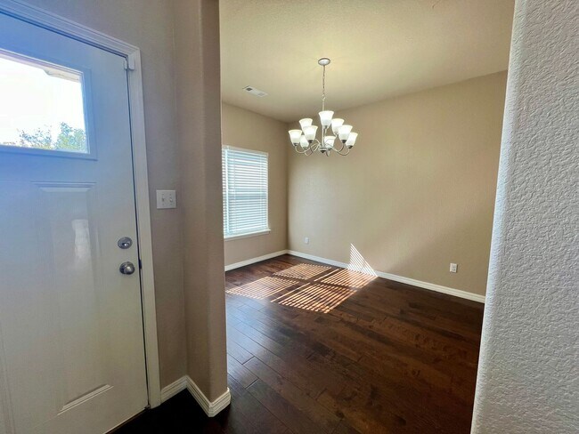 Photo - 615 Ridge Point Dr