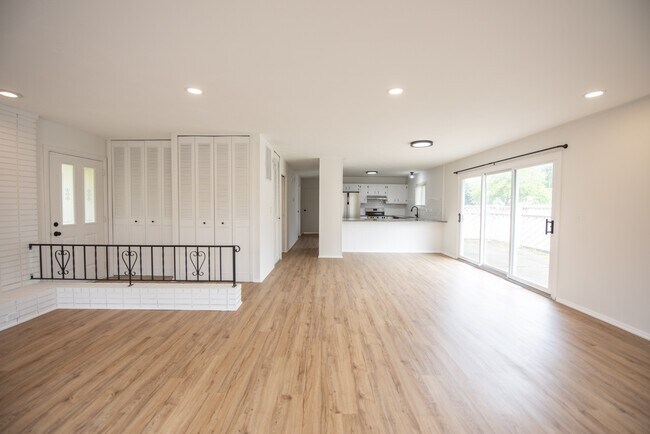 Photo - 512 Sprague Rd