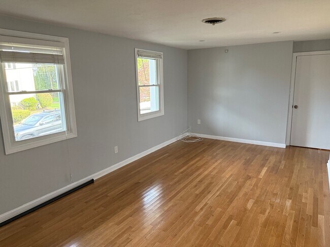 Building Photo - 30 Elmwood Park Unit 2