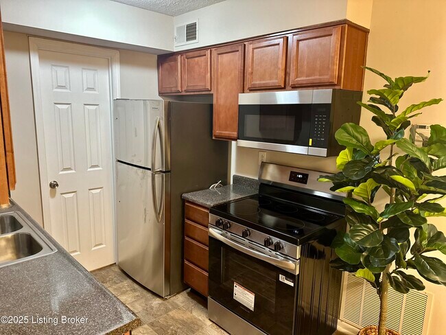 Photo - 219 Middletown Square