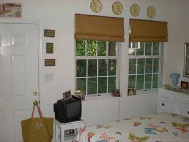4029 Beecher St NW Unit 4