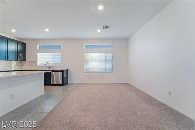 Photo - 5745 Becklow Gdns Ave