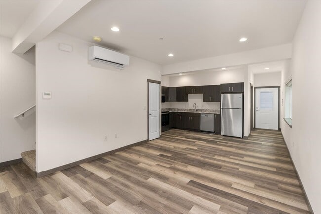Photo - Beautiful Spacious Two Bedroom Townhouse i...