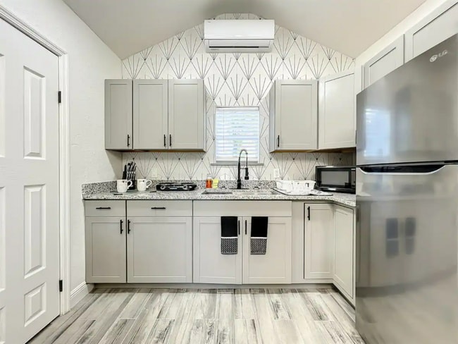 Photo - 2008 Page Ave Unit 2