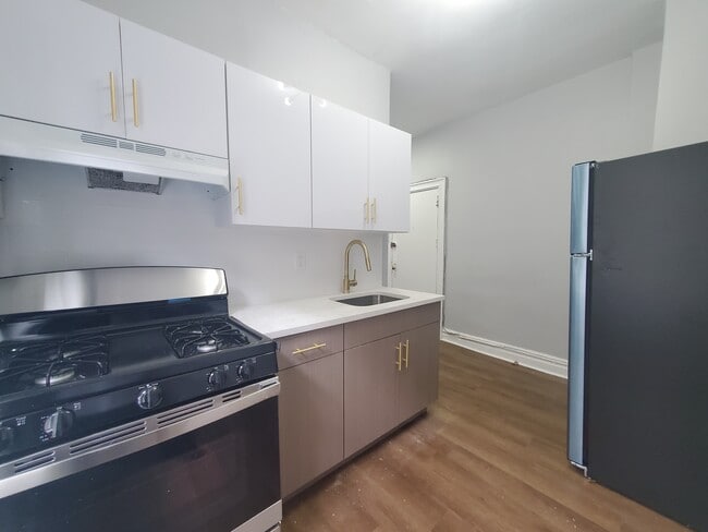 Building Photo - 311 Summit Ave Unit 2