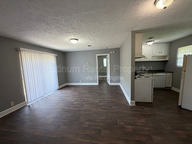 Photo - 1492 Waverly Way Unit B-4