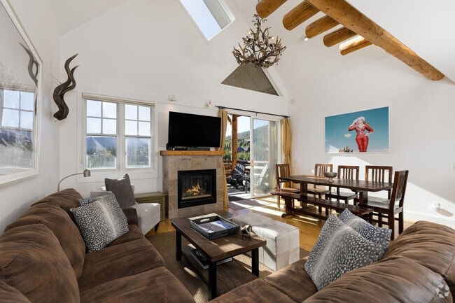 Building Photo - 7 Saddle Ridge Rd Rental