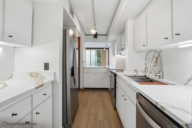 Photo - DOWNTOWN ~ Gene Leedy Townhouse ~ with Community Pool