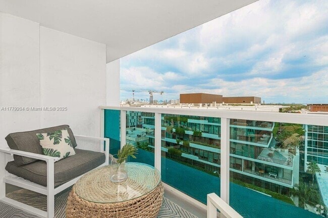 Building Photo - 2301 Collins Ave Unit 926 Rental