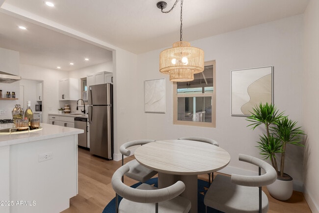 Photo - 1821 W Roma Ave