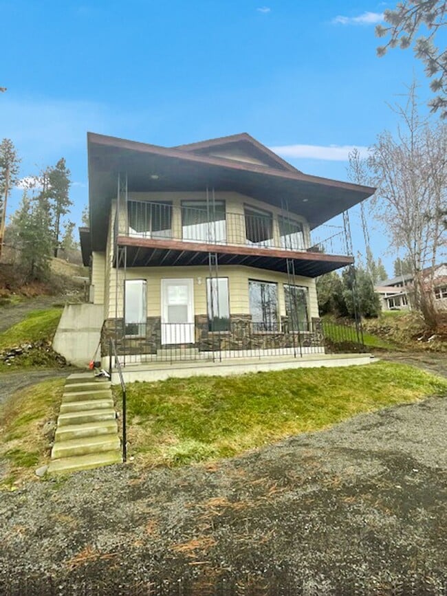 Building Photo - One-Bedroom, One-Bathroom Waterfront Home for Rent – $2,800/month