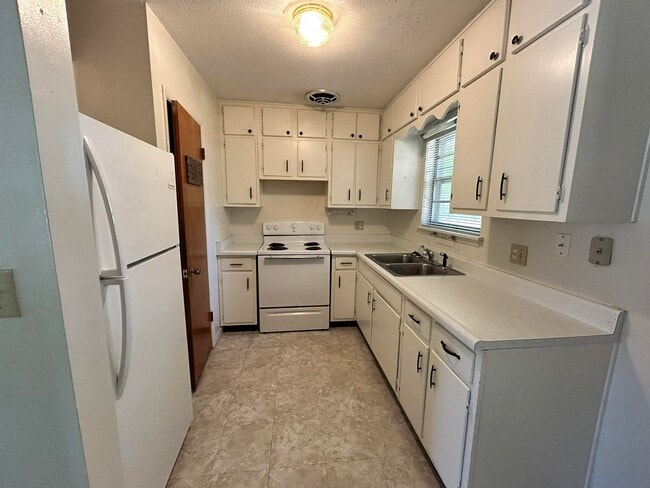 Photo - 205 Powell Dr