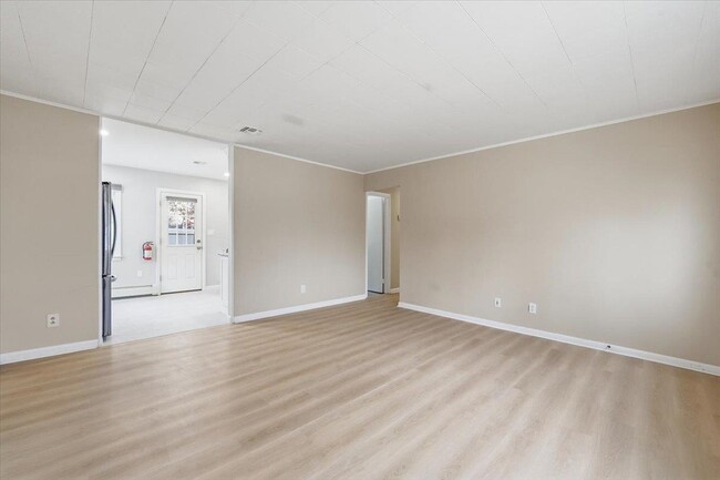 Photo - 52 Markham Rd