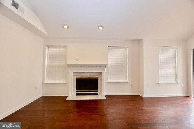 Photo - 5928 Founders Crossing Ct Unit 303