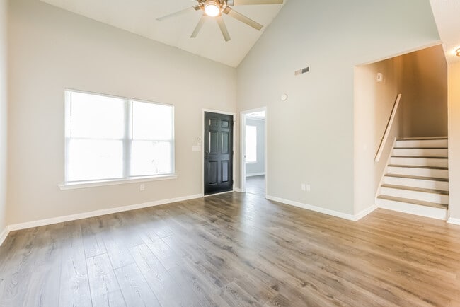 Photo - 206 Glenlea Ln