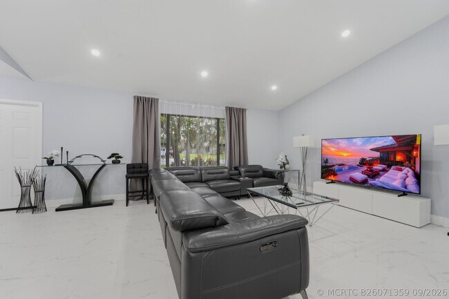 Photo - 606 Juniper Pl