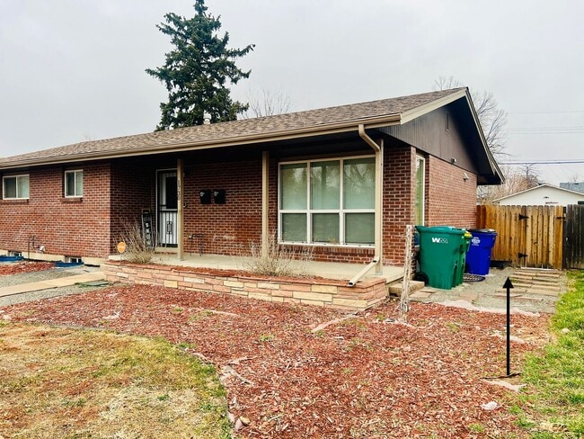 Photo - 3 Bed-1 Bathroom Available in Anshutz Medical Center Area - Duplex lower unit