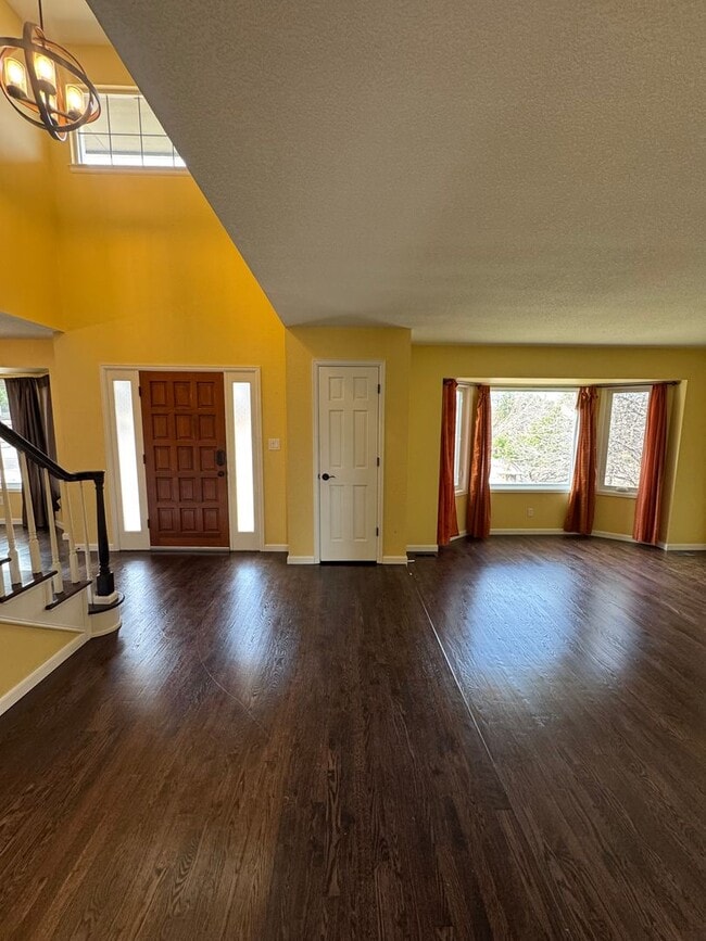 Photo - 5 Bedroom Home in Broadmoor Bluffs