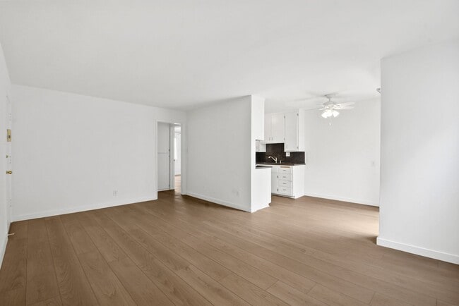 Photo - 1550 S Saltair Ave Unidad 6