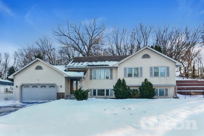 Building Photo - 8009 Delano Way