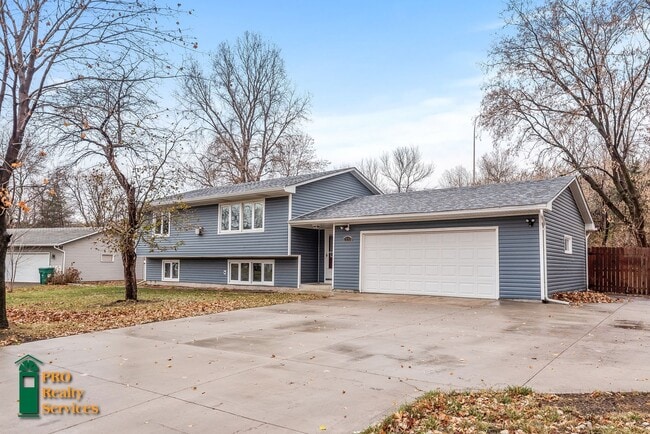 4 Bedroom Home in Roseville - 4 Bedroom Home in Roseville